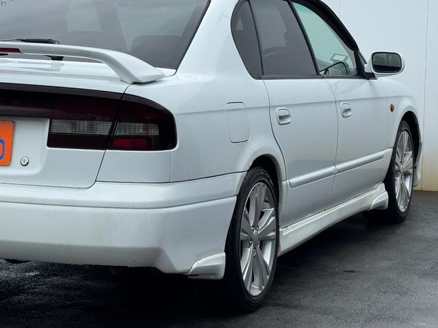 レガシィＢ４ ＲＳＫ　ターボ車　ＭＴ車　ＭＯＭＯステ　ハーフレザー　パワーシート（6枚目）