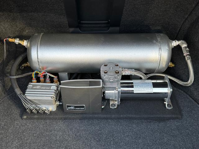 フーガ ３７０ＶＩＰ　エアフォースエアサス　エアサス公認済み　本革　ＴＶ　Ｂカメラ　ＥＴＣ　パワーシート　シートヒーター（2枚目）