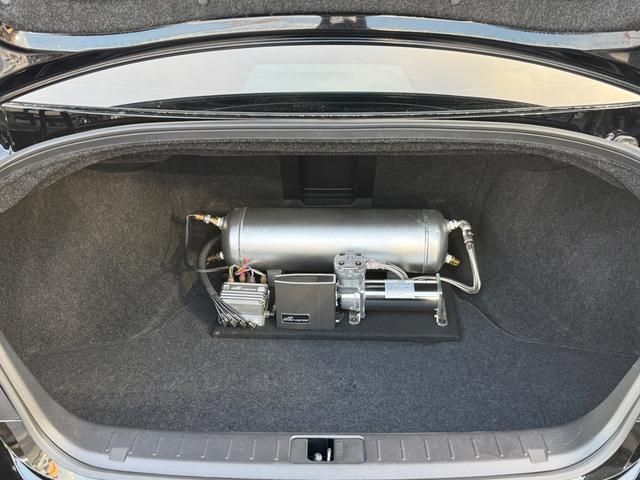 フーガ ３７０ＶＩＰ　エアフォースエアサス　エアサス公認済み　本革　ＴＶ　Ｂカメラ　ＥＴＣ　パワーシート　シートヒーター（3枚目）