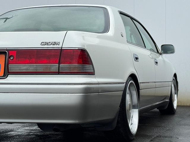 クラウン ロイヤルツーリング　ハイペリオン１８インチアルミ　ローダウン　パワーシート　キーレス（4枚目）