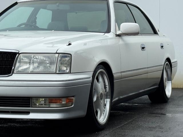 クラウン ロイヤルツーリング　ハイペリオン１８インチアルミ　ローダウン　パワーシート　キーレス（5枚目）