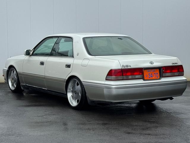 クラウン ロイヤルツーリング　ハイペリオン１８インチアルミ　ローダウン　パワーシート　キーレス（11枚目）