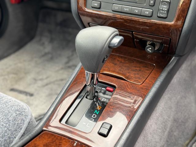 クラウン ロイヤルツーリング　ハイペリオン１８インチアルミ　ローダウン　パワーシート　キーレス（30枚目）