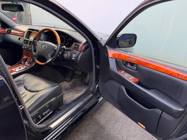 セルシオ Ｃ仕様　インテリアセレクション　本革　サンルーフ　エアロ　サスコン　１９インチアルミ　Ｂカメラ　ＥＴＣ（31枚目）