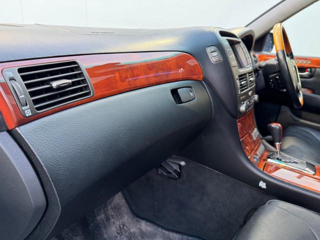 セルシオ Ｃ仕様　インテリアセレクション　本革　サンルーフ　エアロ　サスコン　１９インチアルミ　Ｂカメラ　ＥＴＣ（41枚目）