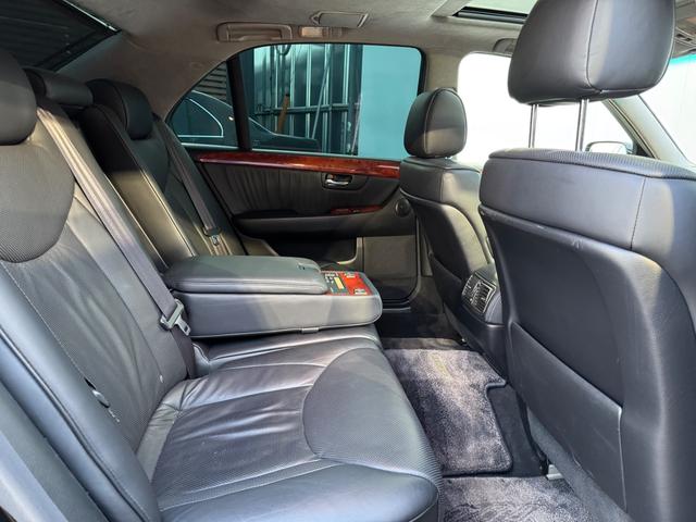 セルシオ Ｃ仕様　インテリアセレクション　本革　サンルーフ　エアロ　サスコン　１９インチアルミ　Ｂカメラ　ＥＴＣ（46枚目）