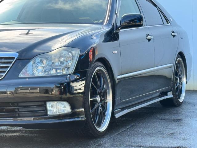 クラウン ロイヤルサルーン　社外２０インチＡＷ　ローダウン　パワーシート　純正マルチ　Ｂカメラ　ＥＴＣ（2枚目）