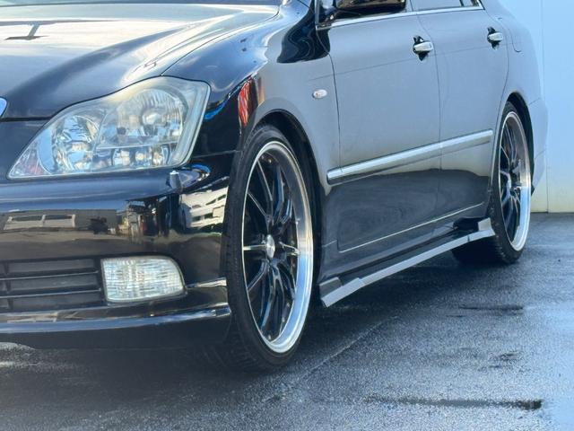 クラウン ロイヤルサルーン　社外２０インチＡＷ　ローダウン　パワーシート　純正マルチ　Ｂカメラ　ＥＴＣ（9枚目）