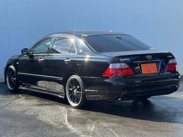 クラウン ロイヤルサルーン　社外２０インチＡＷ　ローダウン　パワーシート　純正マルチ　Ｂカメラ　ＥＴＣ（18枚目）