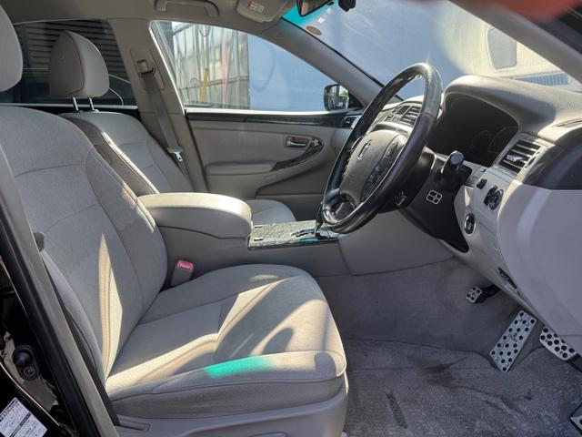 クラウン ロイヤルサルーン　社外２０インチＡＷ　ローダウン　パワーシート　純正マルチ　Ｂカメラ　ＥＴＣ（26枚目）