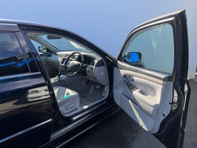 クラウン ロイヤルサルーン　社外２０インチＡＷ　ローダウン　パワーシート　純正マルチ　Ｂカメラ　ＥＴＣ（29枚目）