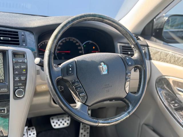 クラウン ロイヤルサルーン　社外２０インチＡＷ　ローダウン　パワーシート　純正マルチ　Ｂカメラ　ＥＴＣ（30枚目）