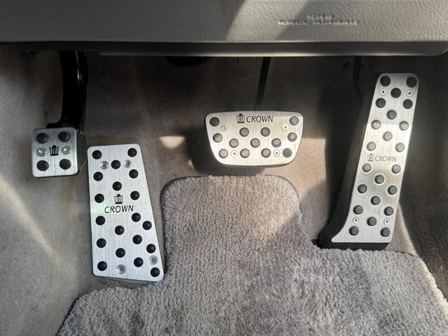 クラウン ロイヤルサルーン　社外２０インチＡＷ　ローダウン　パワーシート　純正マルチ　Ｂカメラ　ＥＴＣ（39枚目）