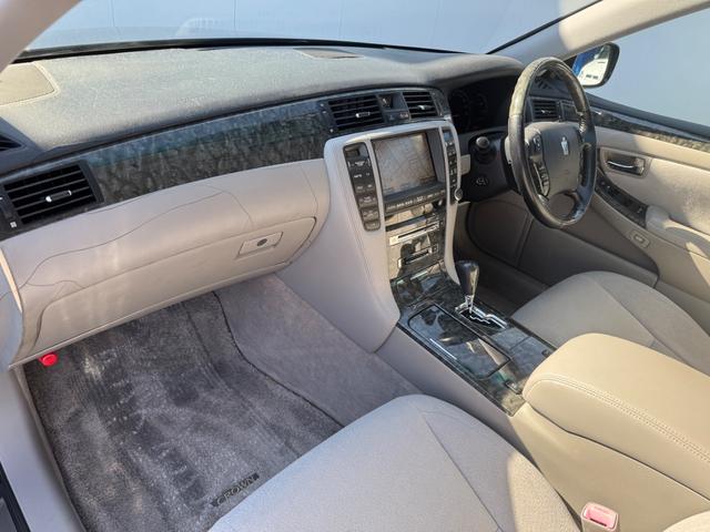 クラウン ロイヤルサルーン　社外２０インチＡＷ　ローダウン　パワーシート　純正マルチ　Ｂカメラ　ＥＴＣ（41枚目）