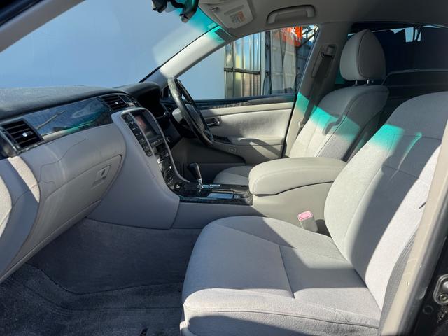 クラウン ロイヤルサルーン　社外２０インチＡＷ　ローダウン　パワーシート　純正マルチ　Ｂカメラ　ＥＴＣ（42枚目）