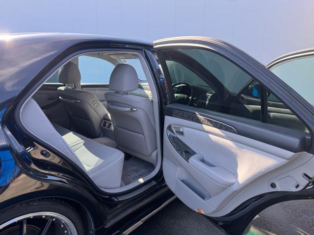 クラウン ロイヤルサルーン　社外２０インチＡＷ　ローダウン　パワーシート　純正マルチ　Ｂカメラ　ＥＴＣ（45枚目）