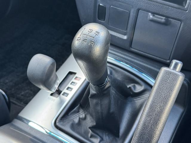 パジェロ ショート　ＶＲ－Ｉ　４ＷＤ　５速マニュアル　２０インチＡＷ　ヒッチメンバー　ＴＶ　Ｂカメラ　ＥＴＣ　ＨＩＤ（3枚目）