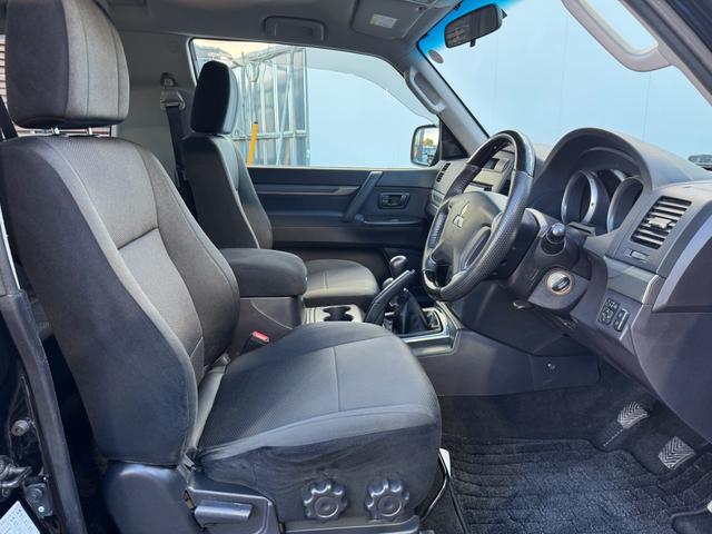 パジェロ ショート　ＶＲ－Ｉ　４ＷＤ　５速マニュアル　２０インチＡＷ　ヒッチメンバー　ＴＶ　Ｂカメラ　ＥＴＣ　ＨＩＤ（30枚目）