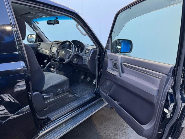 パジェロ ショート　ＶＲ－Ｉ　４ＷＤ　５速マニュアル　２０インチＡＷ　ヒッチメンバー　ＴＶ　Ｂカメラ　ＥＴＣ　ＨＩＤ（32枚目）