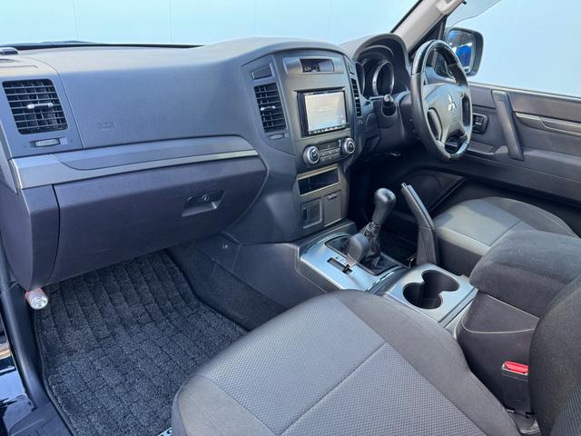 パジェロ ショート　ＶＲ－Ｉ　４ＷＤ　５速マニュアル　２０インチＡＷ　ヒッチメンバー　ＴＶ　Ｂカメラ　ＥＴＣ　ＨＩＤ（41枚目）