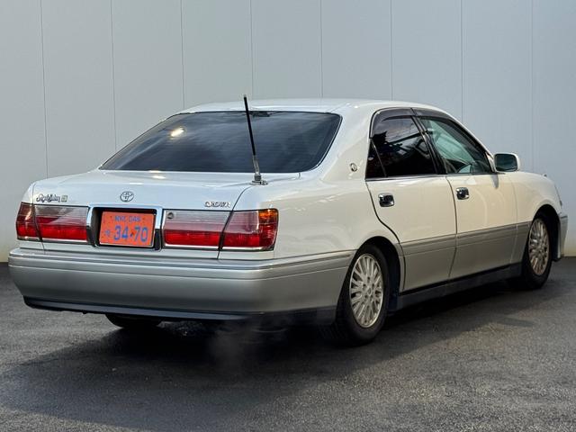 クラウン ロイヤルサルーンＧ　本革　車高調　パワーシート　ＥＴＣ　キーレス　純正マルチ（17枚目）