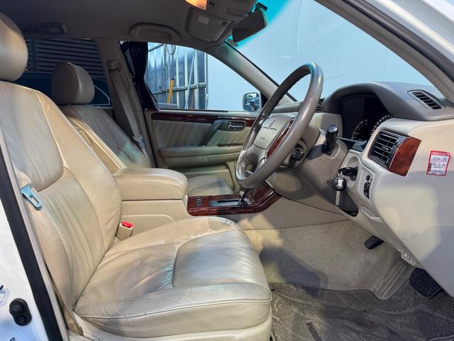 クラウン ロイヤルサルーンＧ　本革　車高調　パワーシート　ＥＴＣ　キーレス　純正マルチ（32枚目）