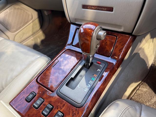 クラウン ロイヤルサルーンＧ　本革　車高調　パワーシート　ＥＴＣ　キーレス　純正マルチ（40枚目）