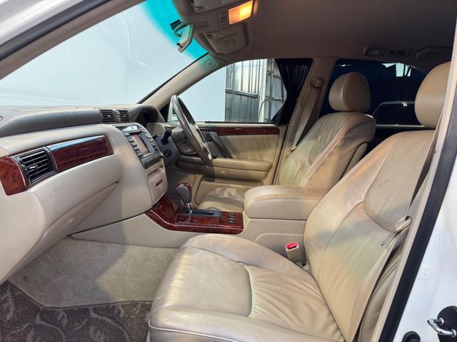 クラウン ロイヤルサルーンＧ　本革　車高調　パワーシート　ＥＴＣ　キーレス　純正マルチ（45枚目）