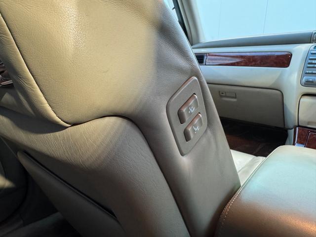 クラウン ロイヤルサルーンＧ　本革　車高調　パワーシート　ＥＴＣ　キーレス　純正マルチ（46枚目）