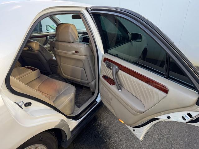 クラウン ロイヤルサルーンＧ　本革　車高調　パワーシート　ＥＴＣ　キーレス　純正マルチ（48枚目）