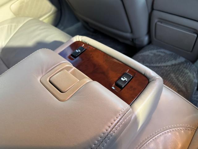 クラウン ロイヤルサルーンＧ　本革　車高調　パワーシート　ＥＴＣ　キーレス　純正マルチ（50枚目）