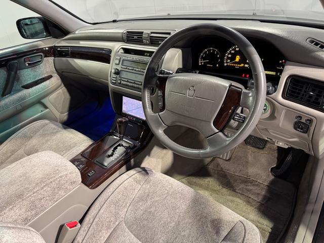 クラウンマジェスタ ３．０Ａタイプ　車高調　社外１８インチＡＷ　ＴＶ　Ｂｌｕｅｔｏｏｔｈ　パワーシート　キーレス（25枚目）