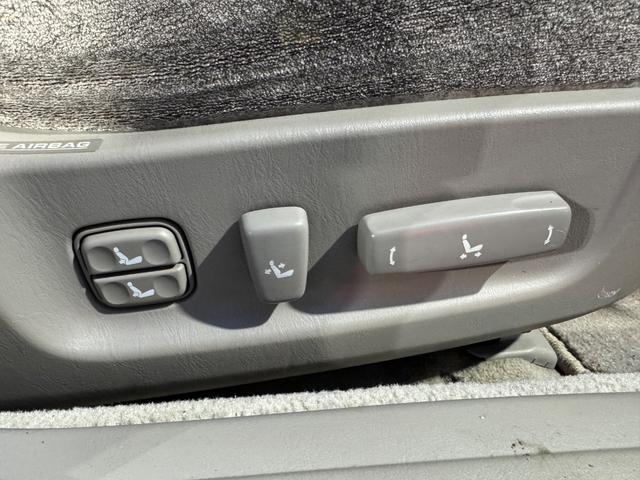 クラウンマジェスタ ３．０Ａタイプ　車高調　社外１８インチＡＷ　ＴＶ　Ｂｌｕｅｔｏｏｔｈ　パワーシート　キーレス（27枚目）