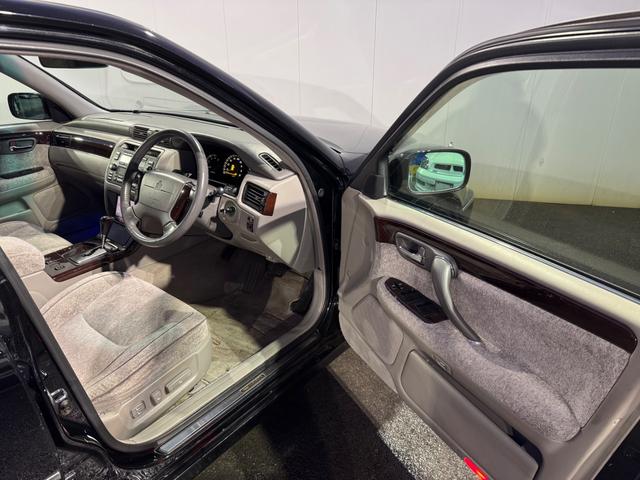 クラウンマジェスタ ３．０Ａタイプ　車高調　社外１８インチＡＷ　ＴＶ　Ｂｌｕｅｔｏｏｔｈ　パワーシート　キーレス（29枚目）