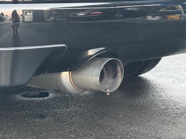 レガシィＢ４ ＲＳＫリミテッドＩＩ　ターボ車　エアロ　社外マフラー　ＴＶ　ＥＴＣ　Ｂｌｕｅｔｏｏｔｈ　ハーフレザー（3枚目）