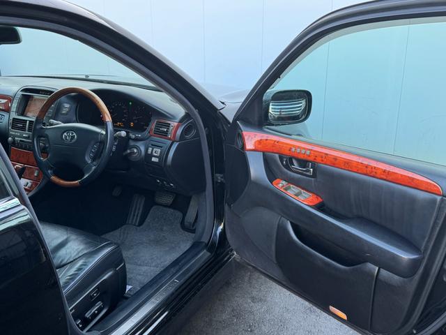 セルシオ ｅＲ仕様　タイベル交換済み　社外２０ＡＷ　エアロ　本革　サンルーフ　Ｂカメラ　ＥＴＣ（34枚目）