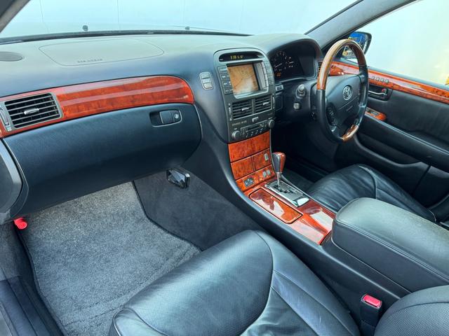 セルシオ ｅＲ仕様　タイベル交換済み　社外２０ＡＷ　エアロ　本革　サンルーフ　Ｂカメラ　ＥＴＣ（45枚目）