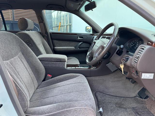 シーマ ４１Ｌ　Ｖ８エンジン　社外アルミ　純正マルチ　パワーシート　キーレス　ＥＴＣ（28枚目）