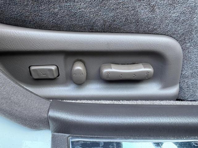 シーマ ４１Ｌ　Ｖ８エンジン　社外アルミ　純正マルチ　パワーシート　キーレス　ＥＴＣ（29枚目）