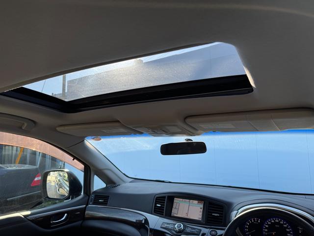 エルグランド ２５０ハイウェイスター　サンルーフ　アラウンドビューモニター　ローダウン　両側パワスラ　ＴＶ　Ｂカメラ　Ｂｌｕｅｔｏｏｔｈ　ＥＴＣ（3枚目）