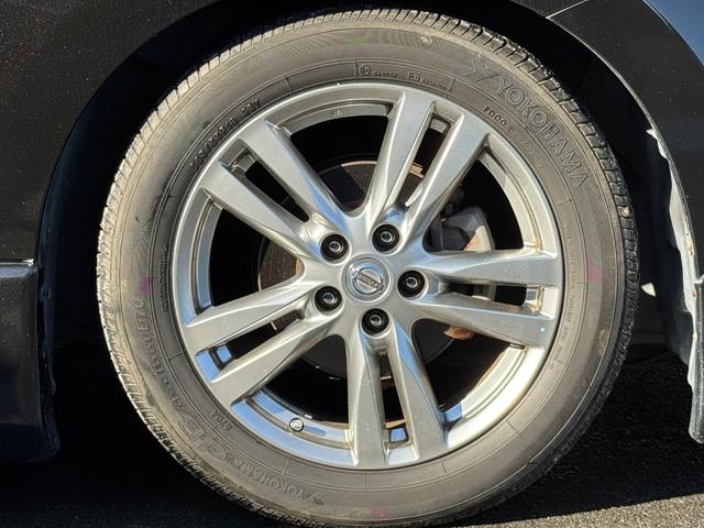 エルグランド ２５０ハイウェイスター　サンルーフ　アラウンドビューモニター　ローダウン　両側パワスラ　ＴＶ　Ｂカメラ　Ｂｌｕｅｔｏｏｔｈ　ＥＴＣ（20枚目）