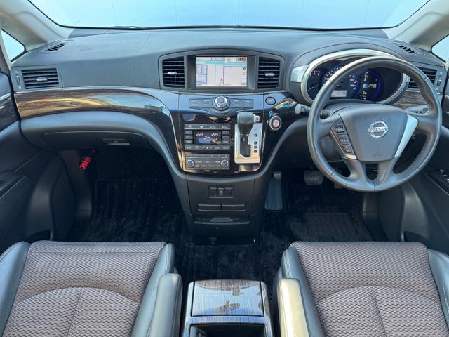 エルグランド ２５０ハイウェイスター　サンルーフ　アラウンドビューモニター　ローダウン　両側パワスラ　ＴＶ　Ｂカメラ　Ｂｌｕｅｔｏｏｔｈ　ＥＴＣ（29枚目）