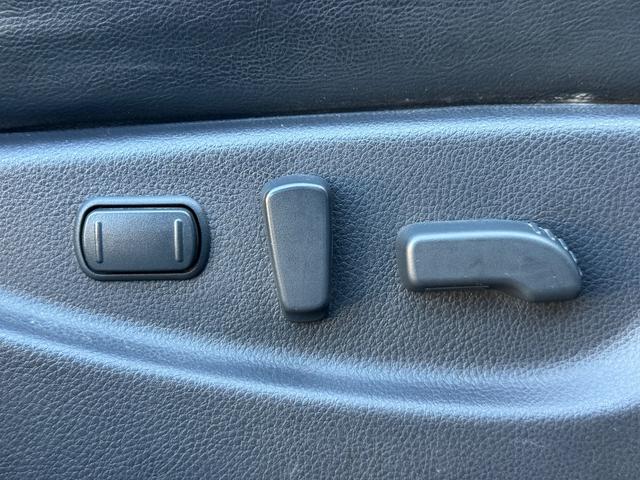 エルグランド ライダー　黒本革シート　パワーシート　本革　両側パワスラ　パワーバックドア　ＴＶ　Ｂカメラ　ＥＴＣ　Ｂｌｕｅｔｏｏｔｈ　パワーシート　シートヒーター（27枚目）