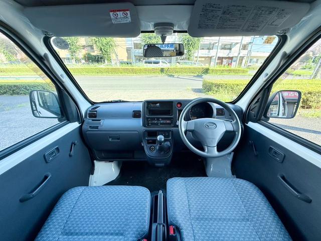 ハイゼットカーゴ スペシャル　車検整備付　走行７８００ｋｍ　エアコン動作確認済み　パワステ　両側スライドドア　軽バン　軽貨物　ＭＴ　フルフラット（4枚目）