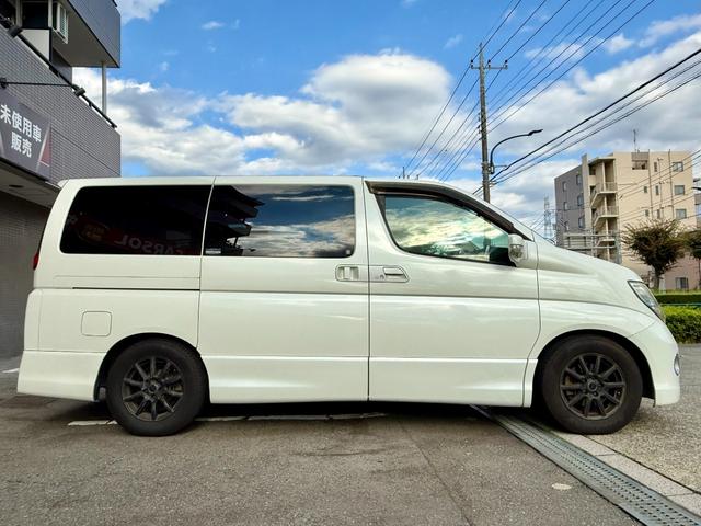 エルグランド ３５０ハイウェイＳレッドレザープレミアムセレ　法定整備付　ワンオーナー　メーカーナビＴＶ　全方位モニター　両側電動スライドドア　Ｗサンルーフ　後席モニター　シートヒーター　ＥＴＣ　アラウンドビューモニター　スマートキー　パワーシート　サイドカメラ（17枚目）