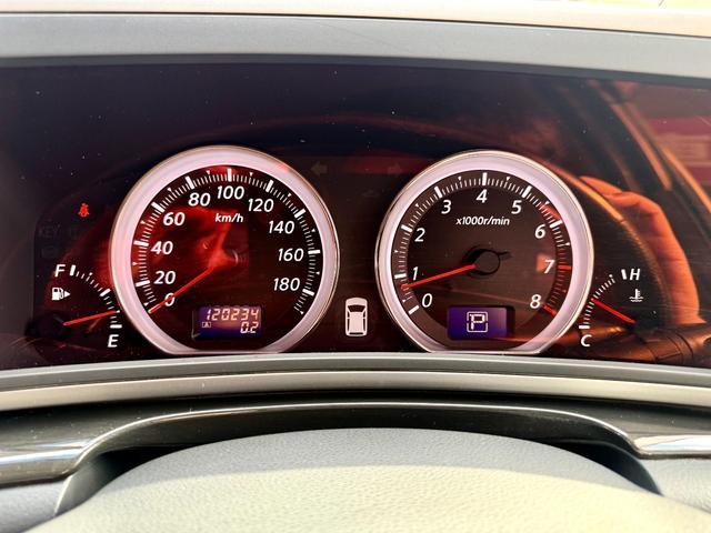 エルグランド ３５０ハイウェイＳレッドレザープレミアムセレ　法定整備付　ワンオーナー　メーカーナビＴＶ　全方位モニター　両側電動スライドドア　Ｗサンルーフ　後席モニター　シートヒーター　ＥＴＣ　アラウンドビューモニター　スマートキー　パワーシート　サイドカメラ（39枚目）