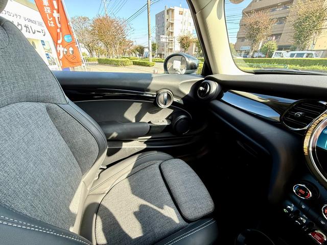MINI クーパーD 法定整備付 純正ナビ 禁煙 ツートン Bカメラ キーレス プッシュスタート ドライブレコーダー(29枚目)