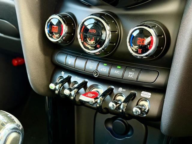 MINI クーパーD 法定整備付 純正ナビ 禁煙 ツートン Bカメラ キーレス プッシュスタート ドライブレコーダー(31枚目)