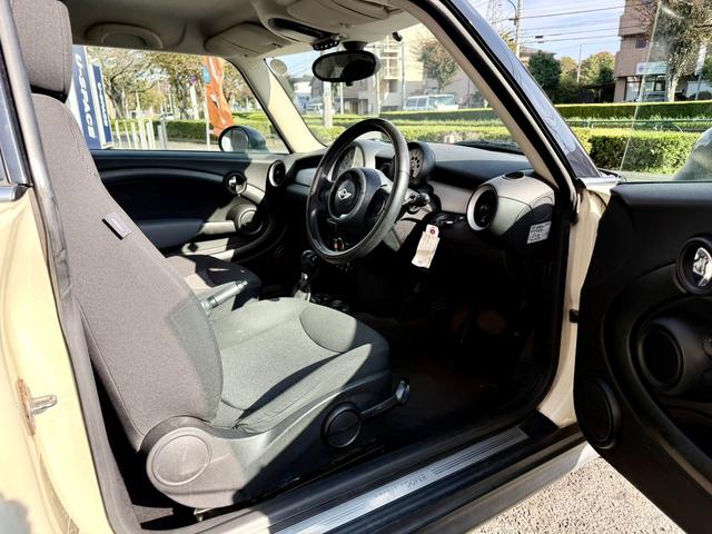 ＭＩＮＩ クーパー　法定整備付　ワンオーナー　禁煙　オートエアコン　ＡＢＳ　パワーステアリング　パワーウィンドウ　運転席エアバッグ　カーテンエアバッグ　ダブルエアバッグ（17枚目）