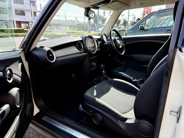 ＭＩＮＩ クーパー　法定整備付　ワンオーナー　禁煙　オートエアコン　ＡＢＳ　パワーステアリング　パワーウィンドウ　運転席エアバッグ　カーテンエアバッグ　ダブルエアバッグ（18枚目）